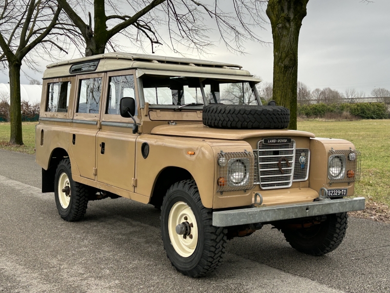 Land Rover series 109 Hard top